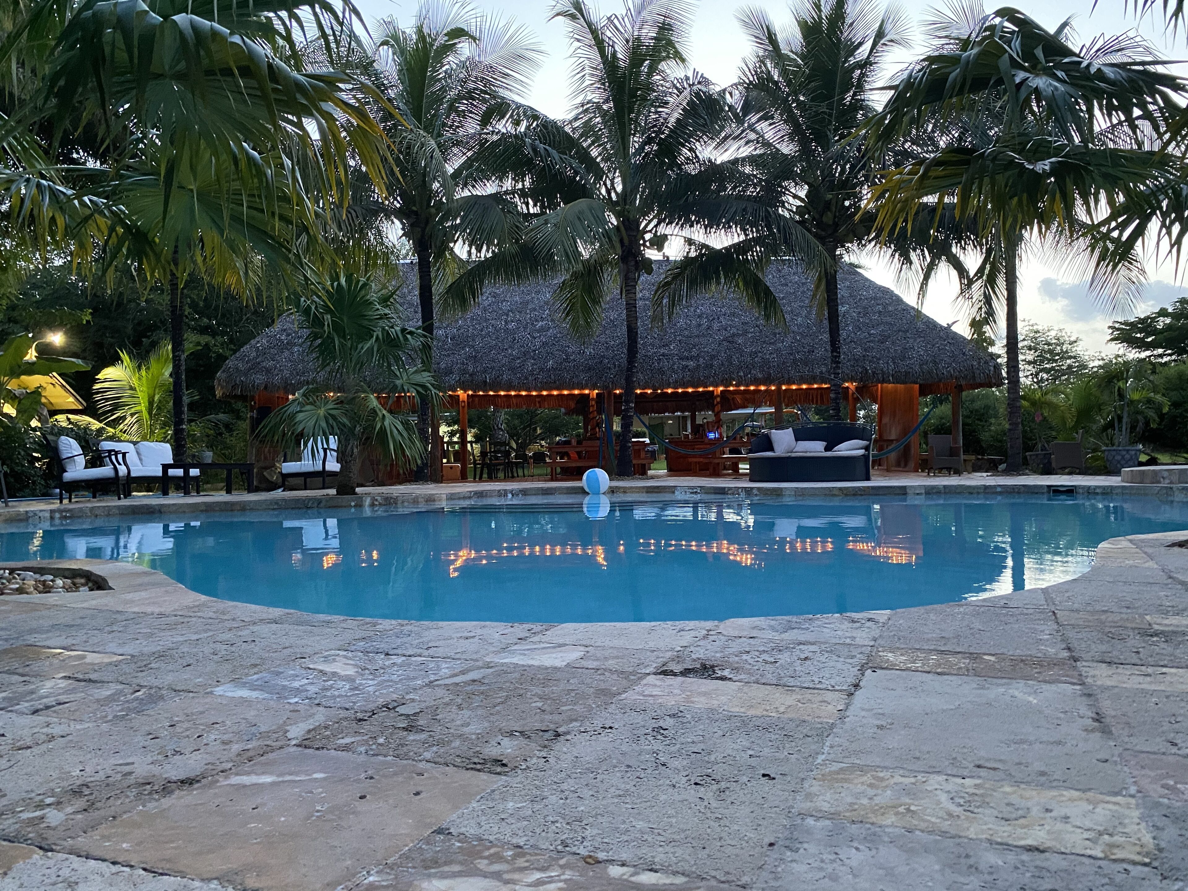 Farmhouse stay with amazing pool!