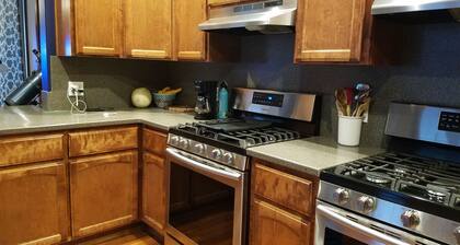 Beautiful Country Getaway, 2 Miles to Lake!