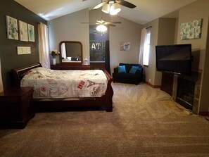 6 bedrooms, iron/ironing board, free WiFi, bed sheets