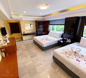 Family Double Room | In-room safe, desk, free WiFi, bed sheets - Rest at Ratchada Hotel (Bangkok)