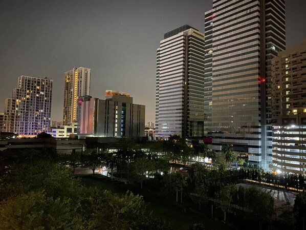 City view - Rest at Ratchada Hotel (Bangkok)