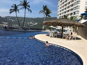 Piscina all'aperto, una piscina riscaldata