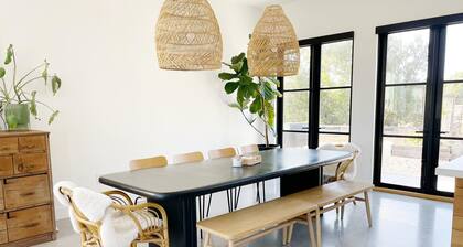 Black Barn Ranch 2.5 Acres W/Pool Near Downtown