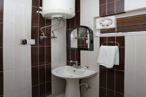 Shower, rainfall showerhead, free toiletries, bathrobes - Goroomgo Deluxe Ankur Lake View Nainital (Nainital)