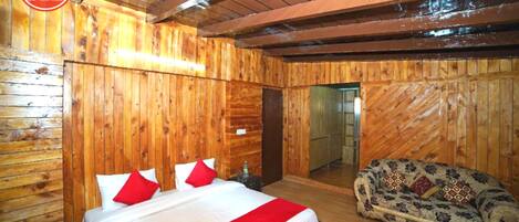 Deluxe Quadruple Room | Egyptian cotton sheets, premium bedding, down comforters