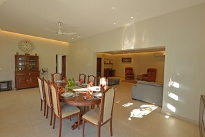 Bungalow – business, 1 dobbeltseng | Spiseområde på rommet