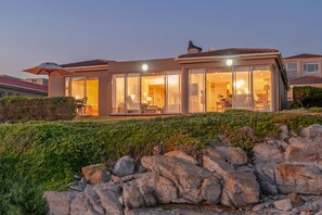 Exterior - HERMANUS Haven, entire home with private pool, on the sea (Hermanus)