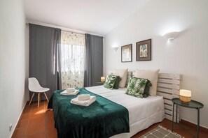 2 bedrooms, iron/ironing board, free WiFi, bed sheets - Vacation Home Casa 012 with Wi-Fi, Balcony, Garden & Pool (Vilamoura)