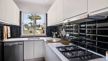 Fridge, microwave, oven, stovetop