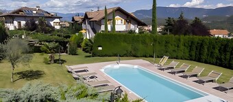 Appartement "Stompferhof Family" à Caldaro avec piscine et jardin partagés