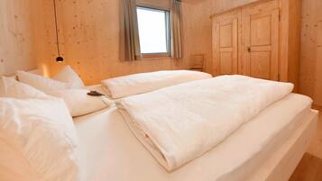 2 Schlafzimmer, schallisolierte Zimmer, Reisekinderbett, WLAN