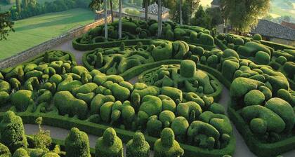 Cottage in Vézac near Forest and Lake