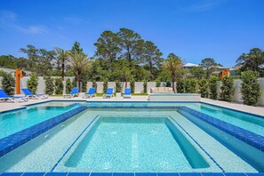 حمّام سباحة مُدفَّأ