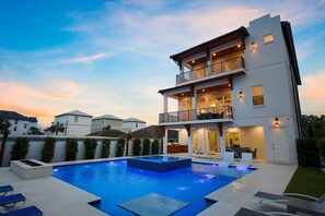 Lämmitetty uima-allas