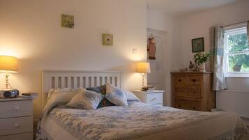 Cottage | 1 bedroom, individually decorated, individually furnished