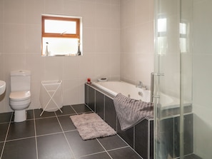 Cottage | Bathroom