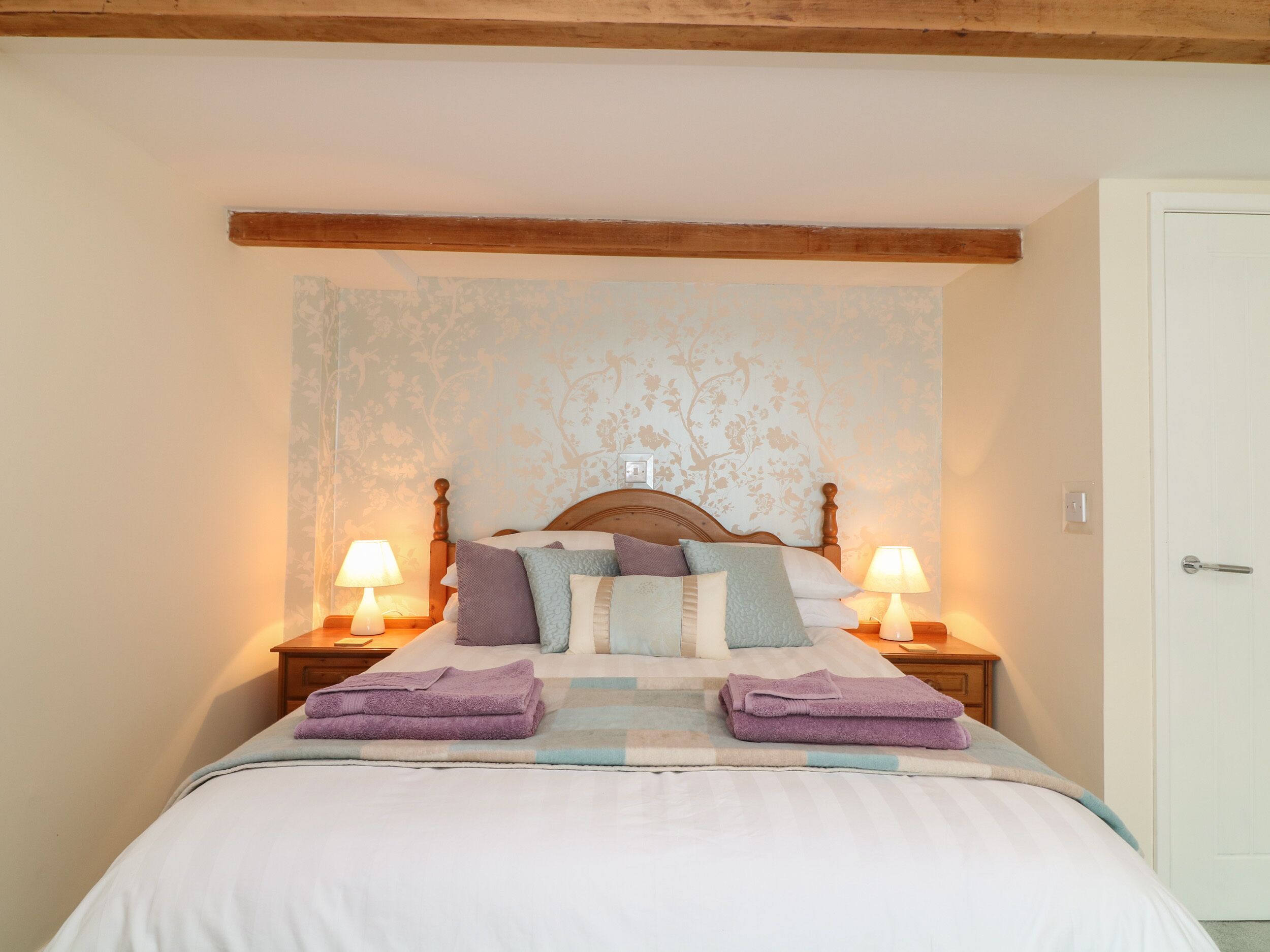 Cottage | 2 bedrooms, individually decorated, individually furnished, free WiFi