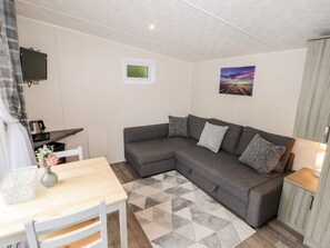 Cottage | Living room - Paddock Retreat - Glamping pod (Saltburn-by-the-Sea)