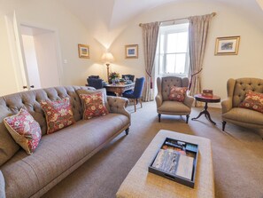 Cottage | Living area - Brewhouse Flat - Culzean Castle (Maybole)