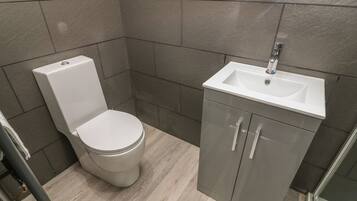 Cottage | Bathroom