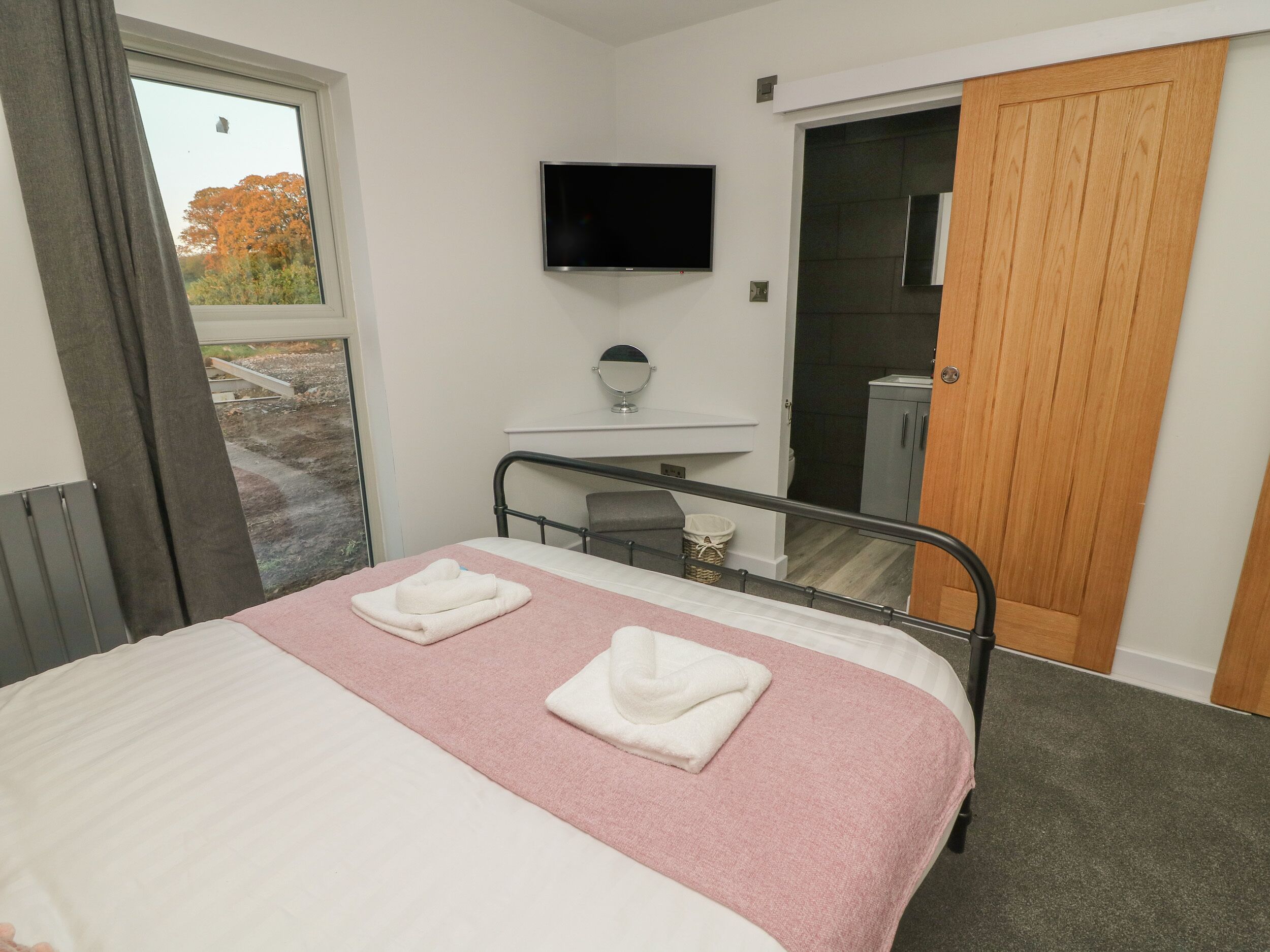 Cottage | 4 bedrooms, individually decorated, individually furnished, free WiFi