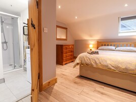 2 habitaciones, decoración personalizada y muebles diferentes 