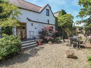 Cottage | Front of property