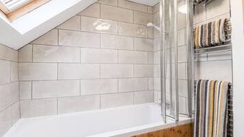 Cottage | 2 bedrooms, individually decorated, individually furnished, free WiFi