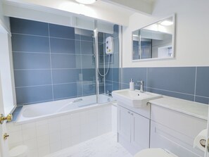 Cottage | Bathroom