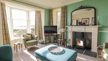Cottage | Living area