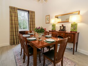 Cottage | Dining