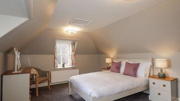 Cottage | 2 bedrooms, individually decorated, individually furnished, free WiFi