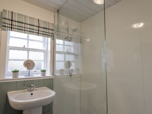 Cottage | Bathroom