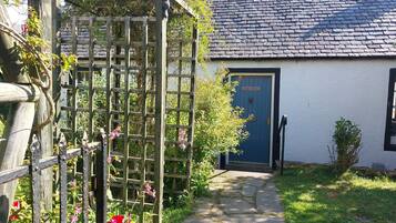 Cottage | Property grounds