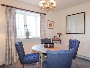 Cottage | Dining - Cormack Lodge - Brodie Castle (Forres)