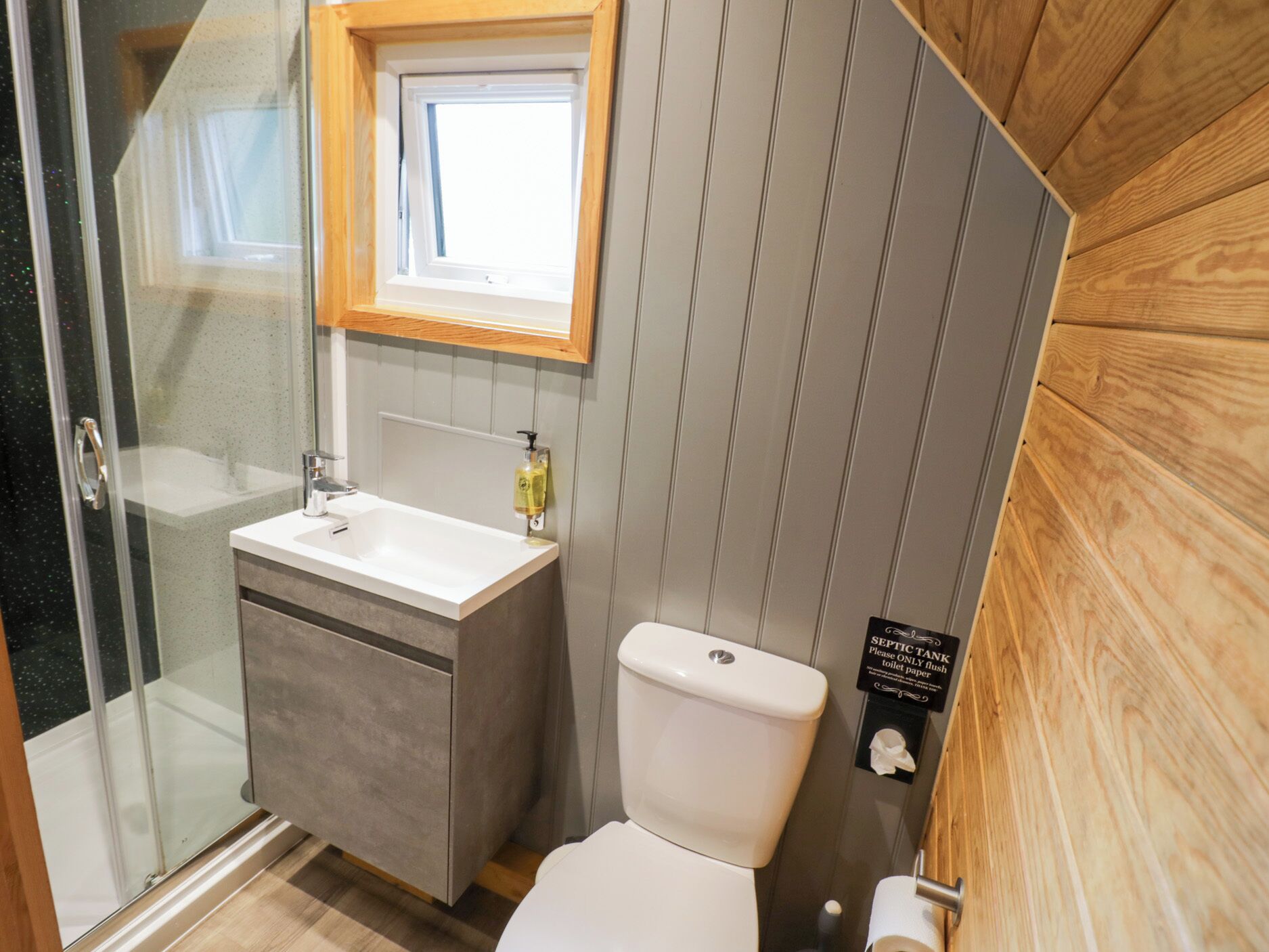 Cottage | Bathroom | Shower