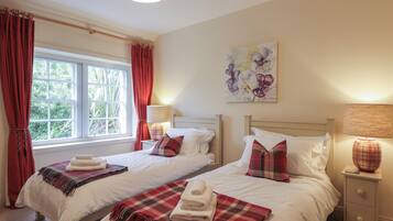 Cottage | 3 bedrooms, individually decorated, individually furnished, free WiFi