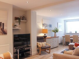 Cottage | Living area