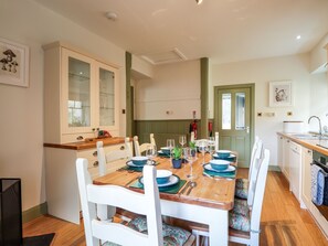 Casa de campo | Cocina privada | Refrigerador, microondas, lavavajillas y tetera eléctrica 