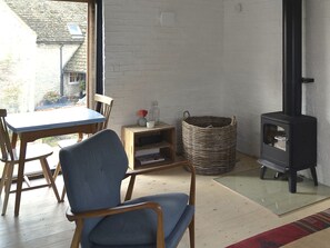Cottage | Property grounds - High Cogges Farm Holiday Cottages The Granary (Witney)