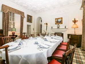 Cottage | Interior - The Preston Tower Apartment - Fyvie Castle (Turriff)