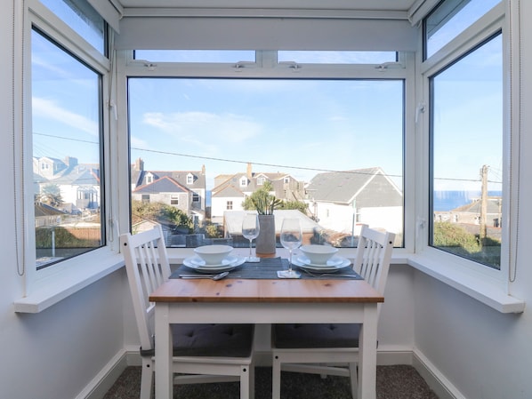 Cottage | Dining