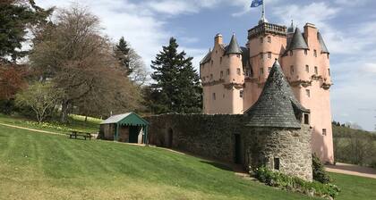 South Mains Cottage - Craigievar Castle