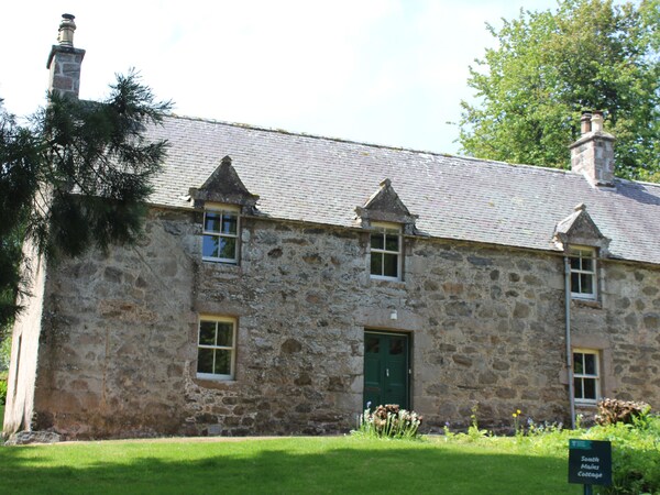 South Mains Cottage - Craigievar Castle - Moray