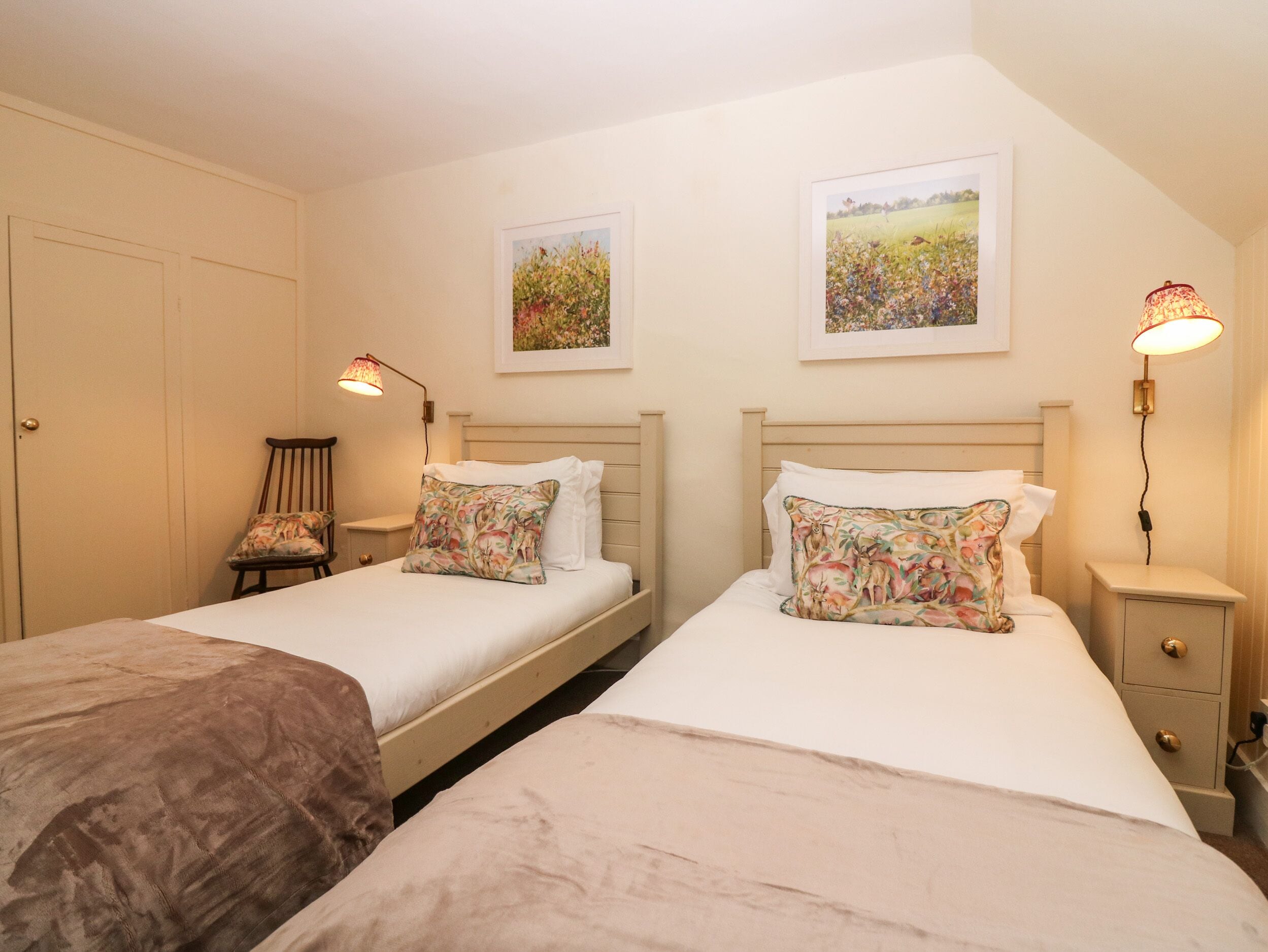 Cottage | Interior