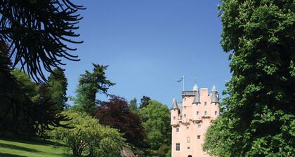 North Mains Cottage - Craigievar Castle