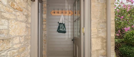 Cottage | Exterior detail