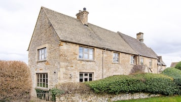 Cottage | Front of property