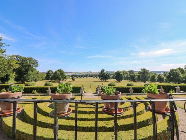 Cottage | Balcony - North Stables - House Of Dun (Montrose)