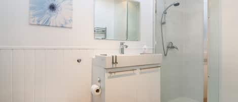 Cottage | Bathroom | Shower